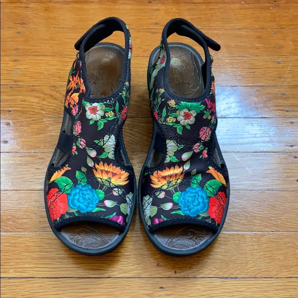 Zees Sandal
